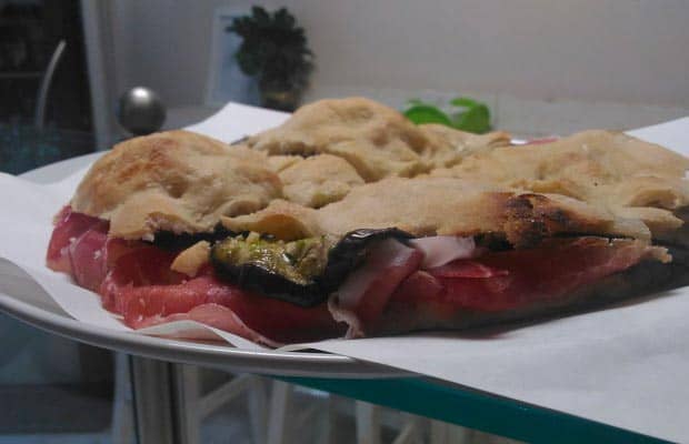 Schiacciatina crudo e melanzane Pizzeria Pizzicotto Fauglia (Pisa)